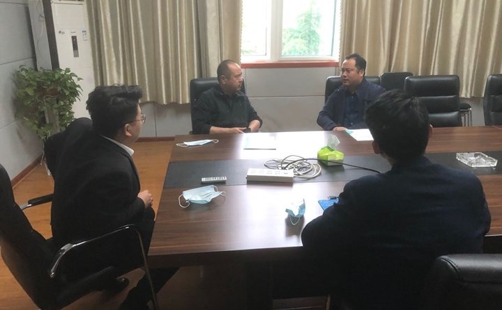 山東金格瑞顆粒機(jī)會議室.jpg 山東金格瑞顆粒機(jī)會議室.jpg