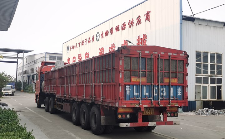 顆粒機生產(chǎn)線裝車完成.jpg 顆粒機生產(chǎn)線裝車完成.jpg