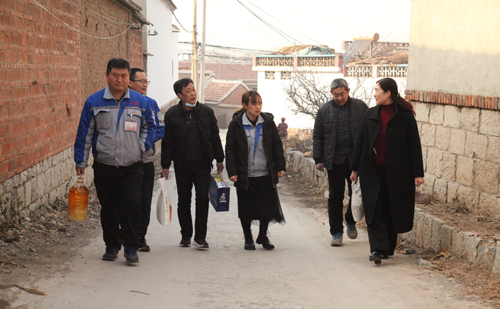 真情暖人心 山東金格瑞慰問(wèn)困難職工.JPG 真情暖人心 山東金格瑞慰問(wèn)困難職工.JPG