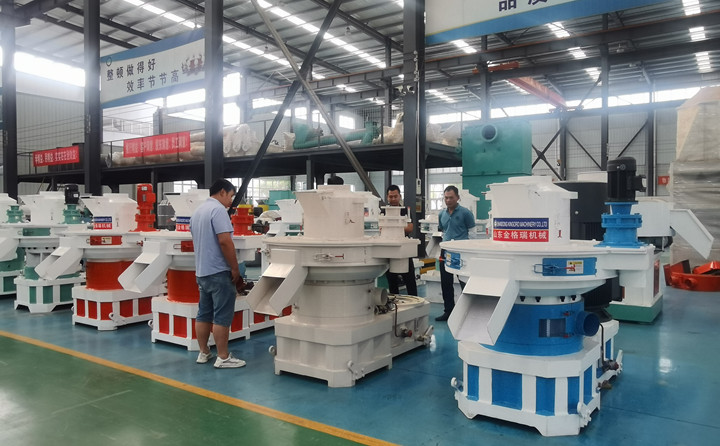 江蘇客戶端午考察木屑制粒機.jpg 江蘇客戶端午考察木屑制粒機.jpg