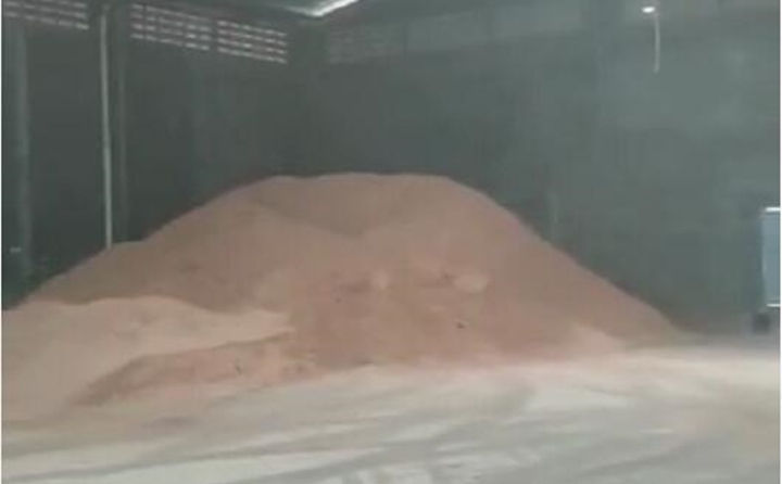 熱烈慶祝印尼年產(chǎn)1萬噸木屑造粒生產(chǎn)線調(diào)試成功.jpg 熱烈慶祝印尼年產(chǎn)1萬噸木屑造粒生產(chǎn)線調(diào)試成功.jpg