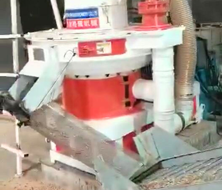 熱烈慶祝印尼年產(chǎn)1萬噸木屑造粒生產(chǎn)線調(diào)試成功.jpg 熱烈慶祝印尼年產(chǎn)1萬噸木屑造粒生產(chǎn)線調(diào)試成功.jpg