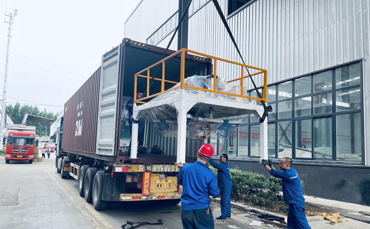 印尼年產(chǎn)1萬噸木屑造粒機生產(chǎn)線7月8號裝車中.jpg 印尼年產(chǎn)1萬噸木屑造粒機生產(chǎn)線7月8號裝車中.jpg