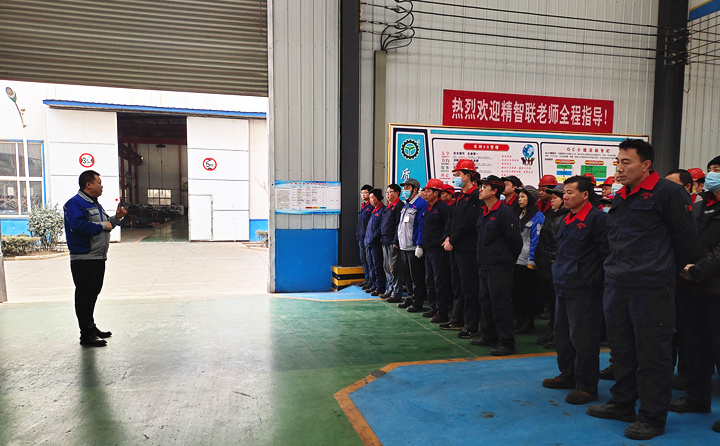 集團總經理孫寧波做安全常識培訓.jpg 集團總經理孫寧波做安全常識培訓.jpg