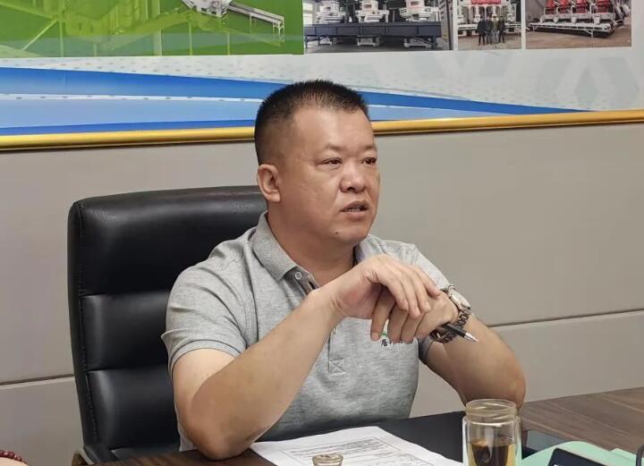 會議最后,集團總經理孫寧波總結陳詞。他強調要有正確的人生觀、價值觀,要將集團的精神理念內化于心、外化于行。要加強業務知識的學習,成為真正的行家里手。要以提高經營質量和效益為主線,加快營銷模式和營銷觀念的轉變,圓滿完成2023年營銷工作指標。.jpg 會議最后,集團總經理孫寧波總結陳詞。他強調要有正確的人生觀、價值觀,要將集團的精神理念內化于心、外化于行。要加強業務知識的學習,成為真正的行家里手。要以提高經營質量和效益為主線,加快營銷模式和營銷觀念的轉變,圓滿完成2023年營銷工作指標。.jpg