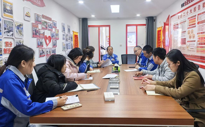 今后,要通過搭建“工事共辦”議事廳,把工作落實(shí)做細(xì),讓一線職工說出所思所想、所需所盼,進(jìn)而采取更接地氣、更加務(wù)實(shí)的舉措,解決好職工群眾急難愁盼問題,不斷增強(qiáng)職工的獲得感、幸福感和安全感.jpg 今后,要通過搭建“工事共辦”議事廳,把工作落實(shí)做細(xì),讓一線職工說出所思所想、所需所盼,進(jìn)而采取更接地氣、更加務(wù)實(shí)的舉措,解決好職工群眾急難愁盼問題,不斷增強(qiáng)職工的獲得感、幸福感和安全感.jpg