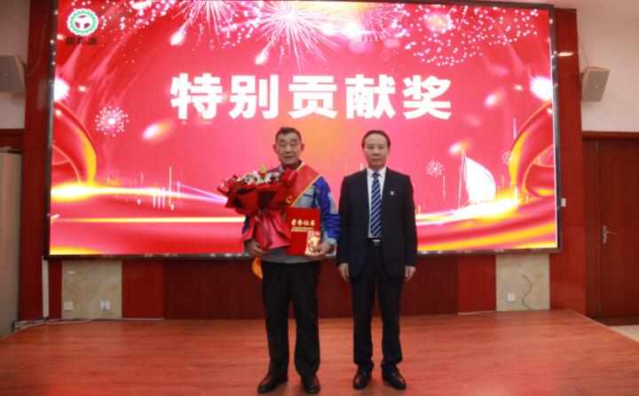 特別貢獻(xiàn)獎(jiǎng).jpg 特別貢獻(xiàn)獎(jiǎng).jpg