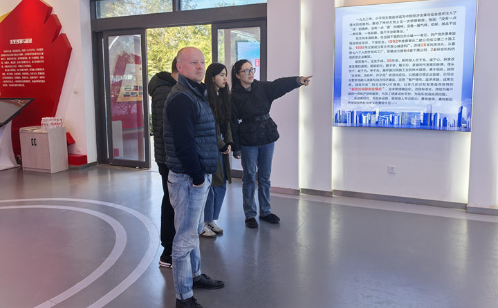 此次俄羅斯客戶的到訪,不僅是對我們產品質量的一次檢驗,更是對我們生產流程、技術實力乃至企業文化的全面審視。.jpg 此次俄羅斯客戶的到訪,不僅是對我們產品質量的一次檢驗,更是對我們生產流程、技術實力乃至企業文化的全面審視。.jpg