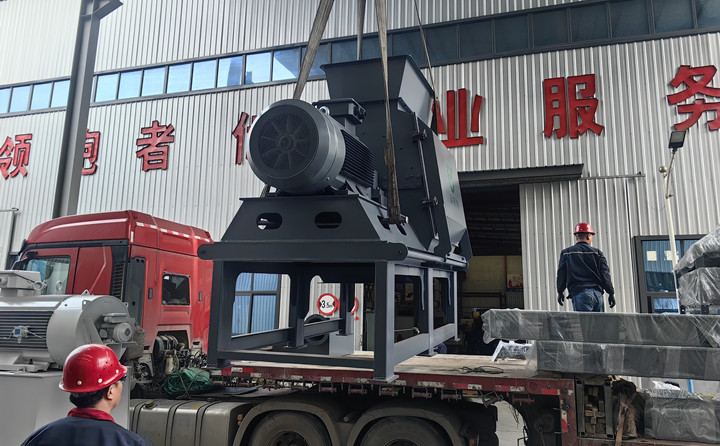 560型木屑顆粒機(jī)裝車發(fā)貨.jpg 560型木屑顆粒機(jī)裝車發(fā)貨.jpg