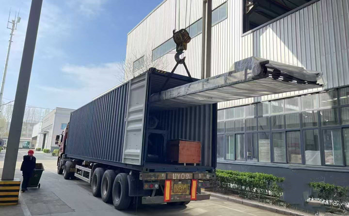 中國制造撕碎機發往巴基斯坦.jpg 中國制造撕碎機發往巴基斯坦.jpg