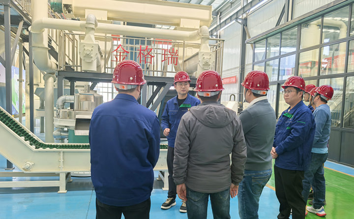 越南客戶考察生物質(zhì)顆粒機(jī).jpg